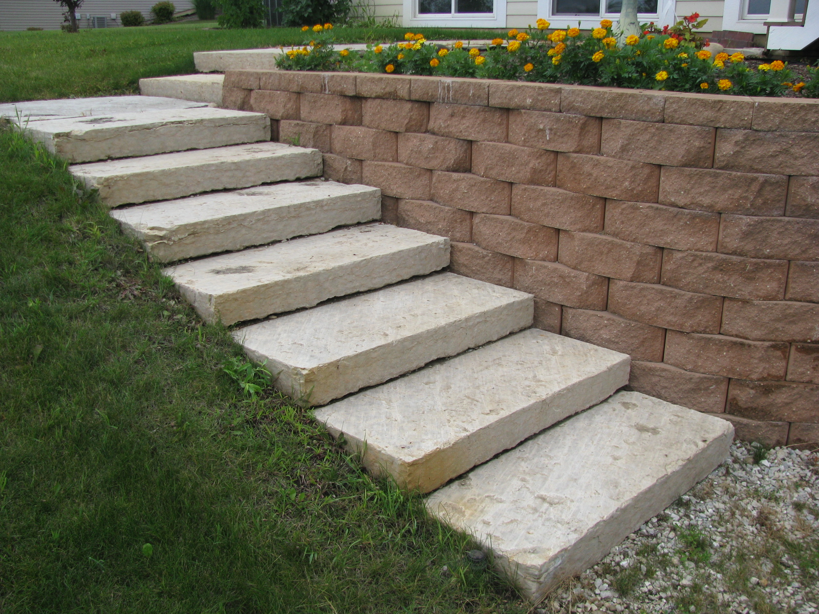 Block Retaining Wall With Stairs